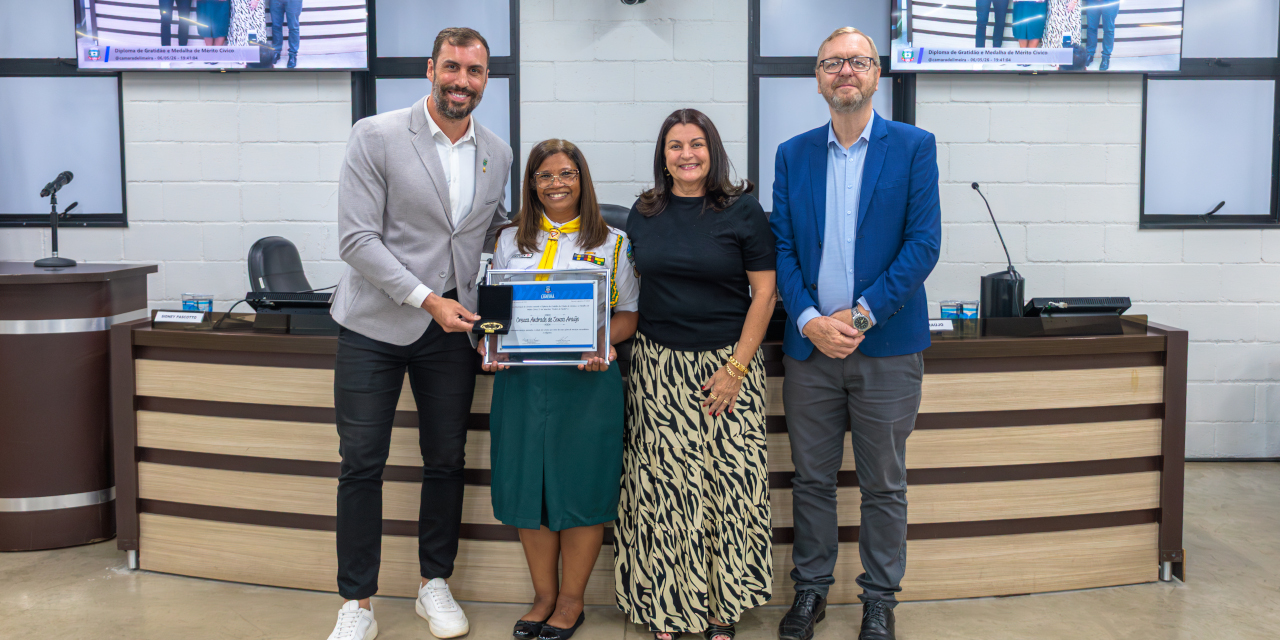 Creuza Andrade de Souza Araújo é homenageada na Câmara com Diploma de Gratidão e Medalha de Mérito Cívico