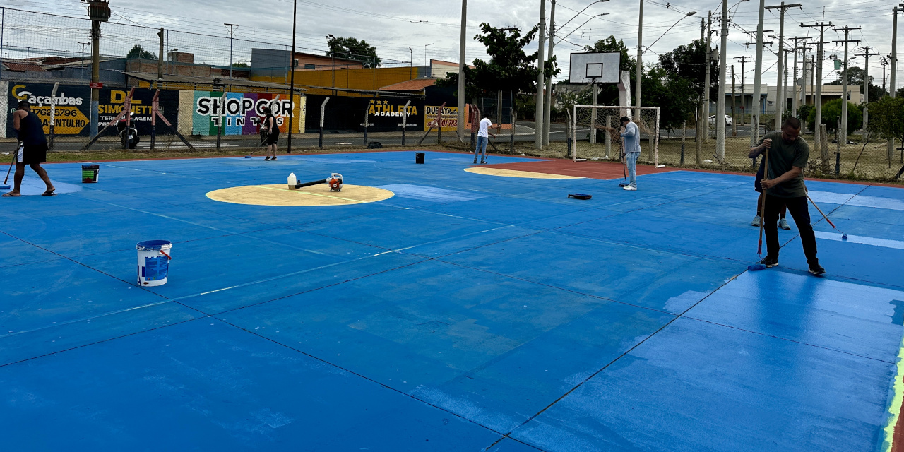 Ao lado da Associação de Moradores, Everton Ferreira promove revitalização de quadra no Jardim Morro Branco
