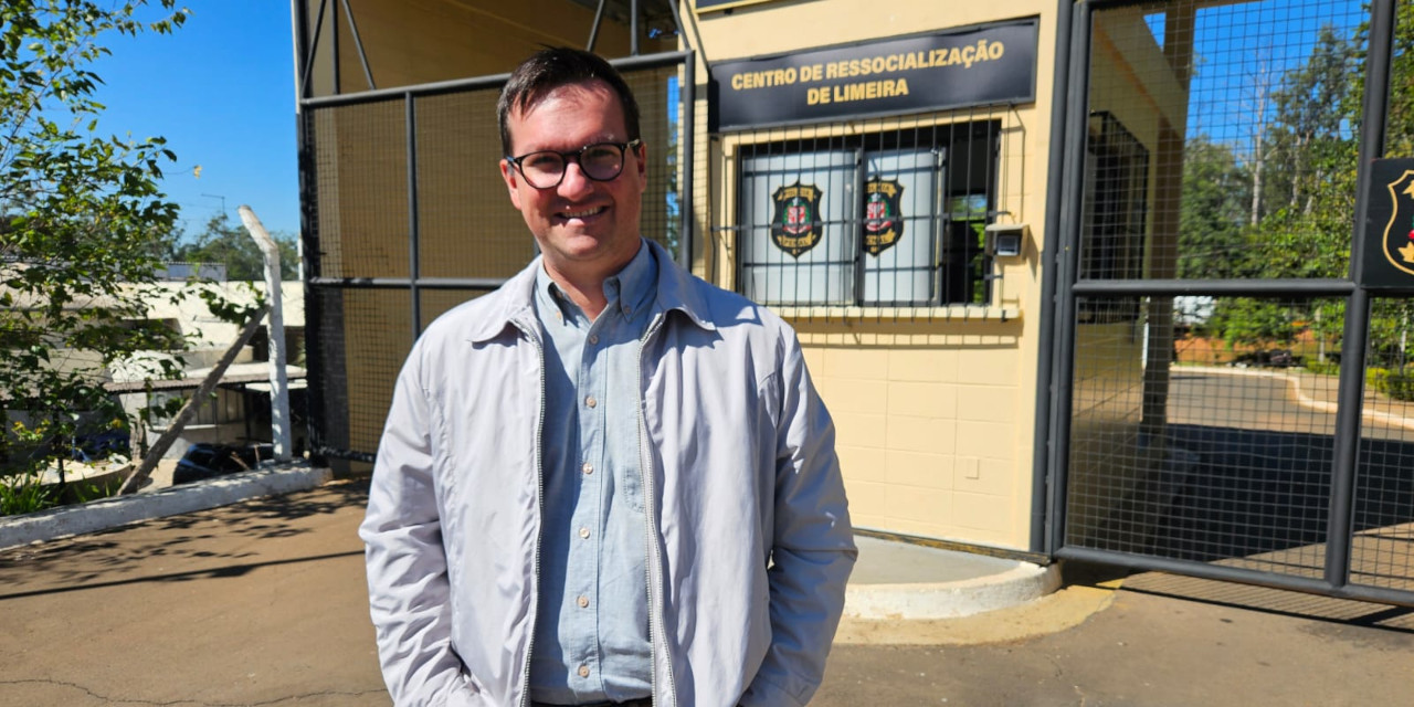Felipe Penedo visita Centro de Ressocialização e discute parceria para produção de mobiliário urbano