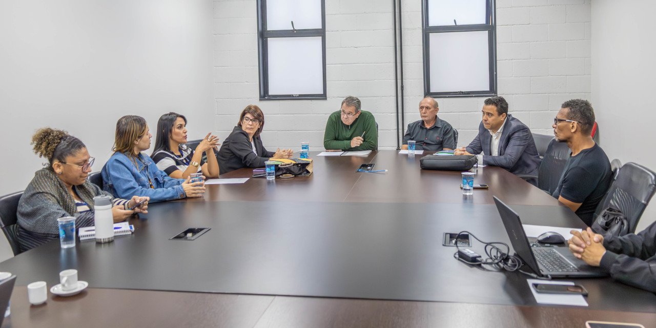 Comissão de Saúde debate fluxo de internações para dependentes químicos com representantes do Centro Pop