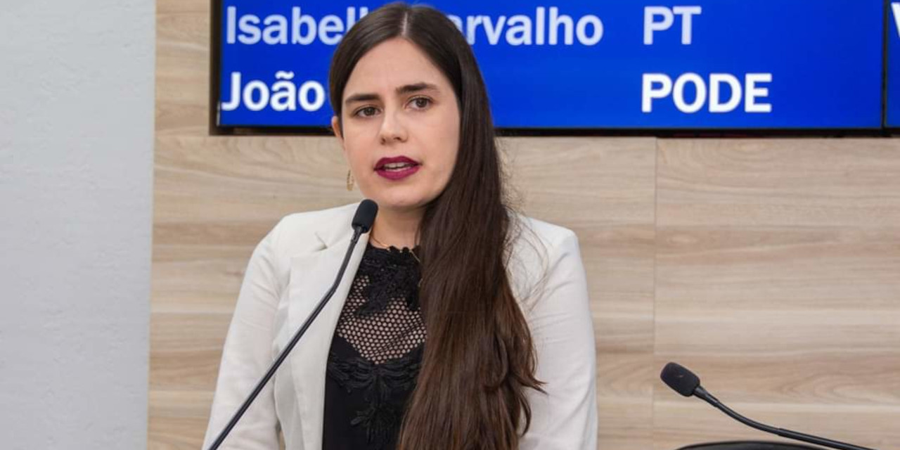 Tatiane Lopes questiona Prefeitura sobre abertura de venda de jazigos em cemitérios municipais