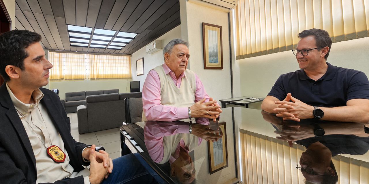Felipe Penedo se reúne com delegado seccional e busca solução para prédio abandonado na Vila São Cristóvam
