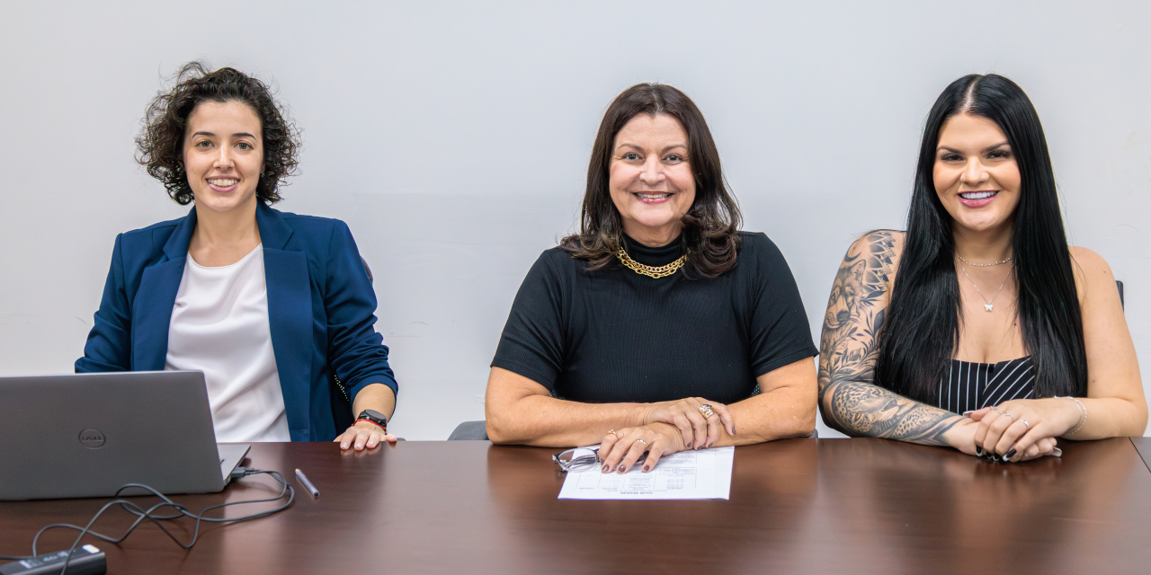 12 projetos são analisados pela CCJR; quatro recebem pareceres favoráveis