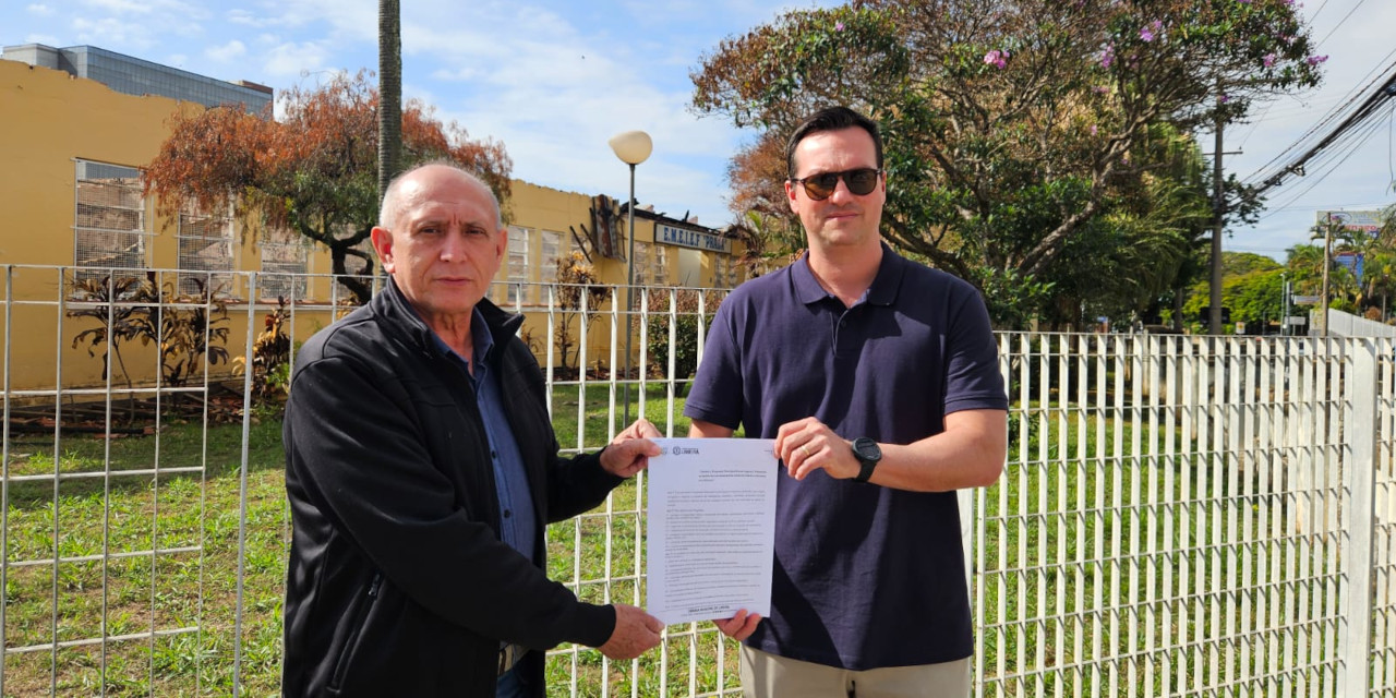 Felipe Penedo e Zé da Farmácia protocolam projeto que foca na segurança das escolas