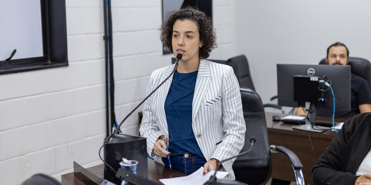 Mariana Calsa cobra esclarecimentos sobre atendimentos do Serviço de Convivência e Fortalecimento de Vínculos