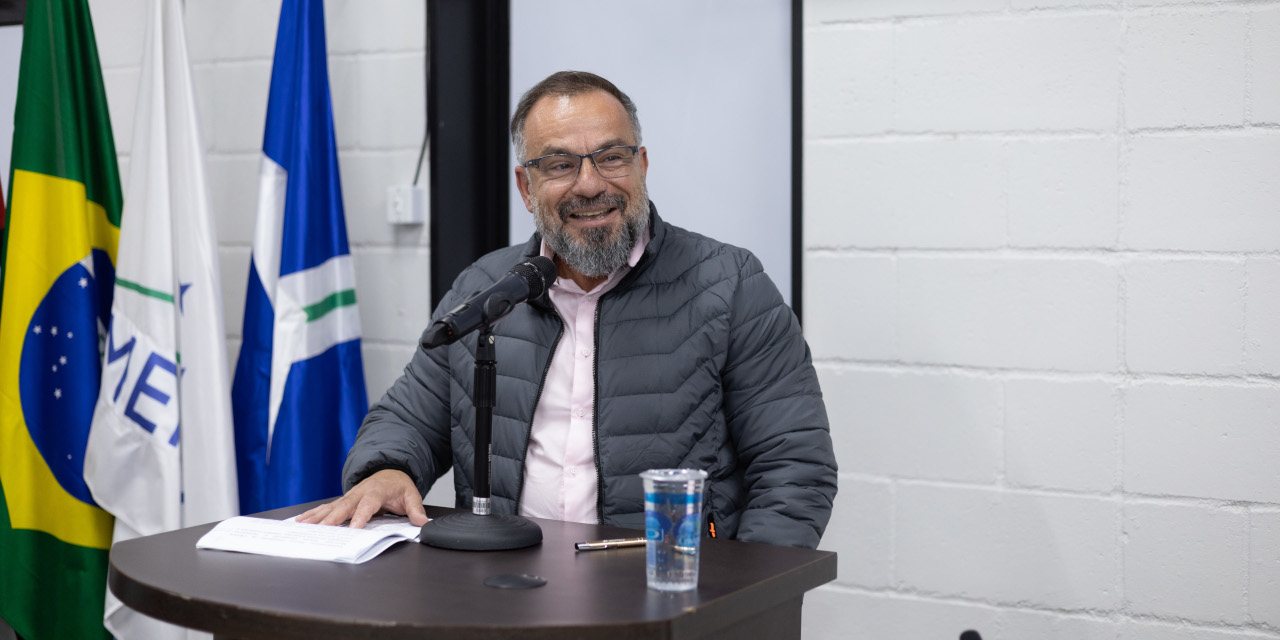 Artur Bueno de Camargo Júnior discorreu sobre a 4ª edição do Concurso de Redação e Desenho da USTL