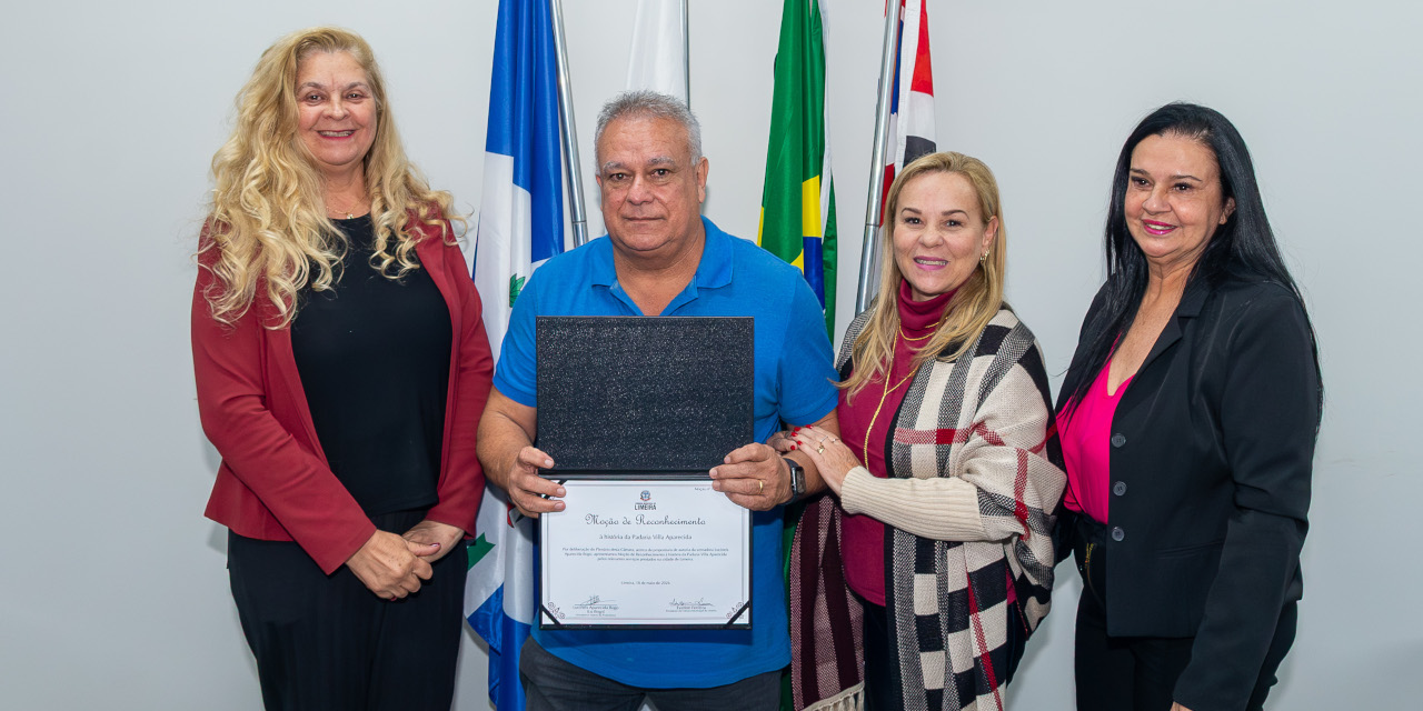 Lu Bogo homenageia padaria Villa Aparecida pelos serviços prestados