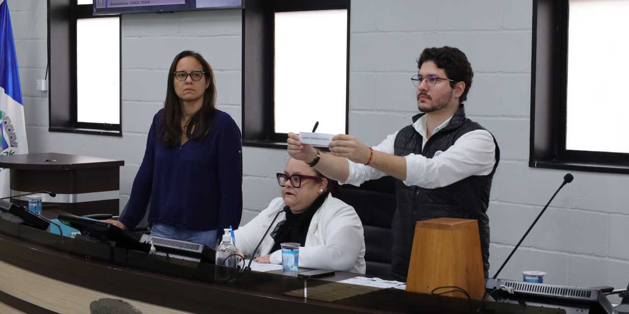 Câmara realiza sorteio dos padrinhos dos vereadores juniores