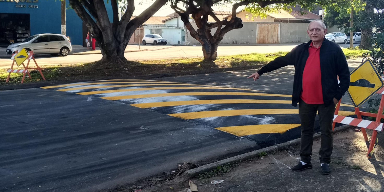 Indicação de Zé da Farmácia: Prefeitura instala redutor de velocidade na avenida Dr. Antônio de Luna