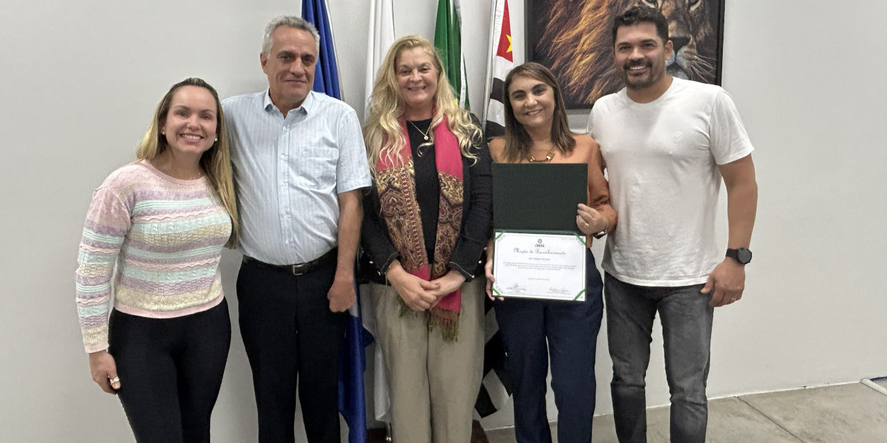 Colégio Jandyra recebe moção de reconhecimento de Lu Bogo pelos 30 anos em Limeira