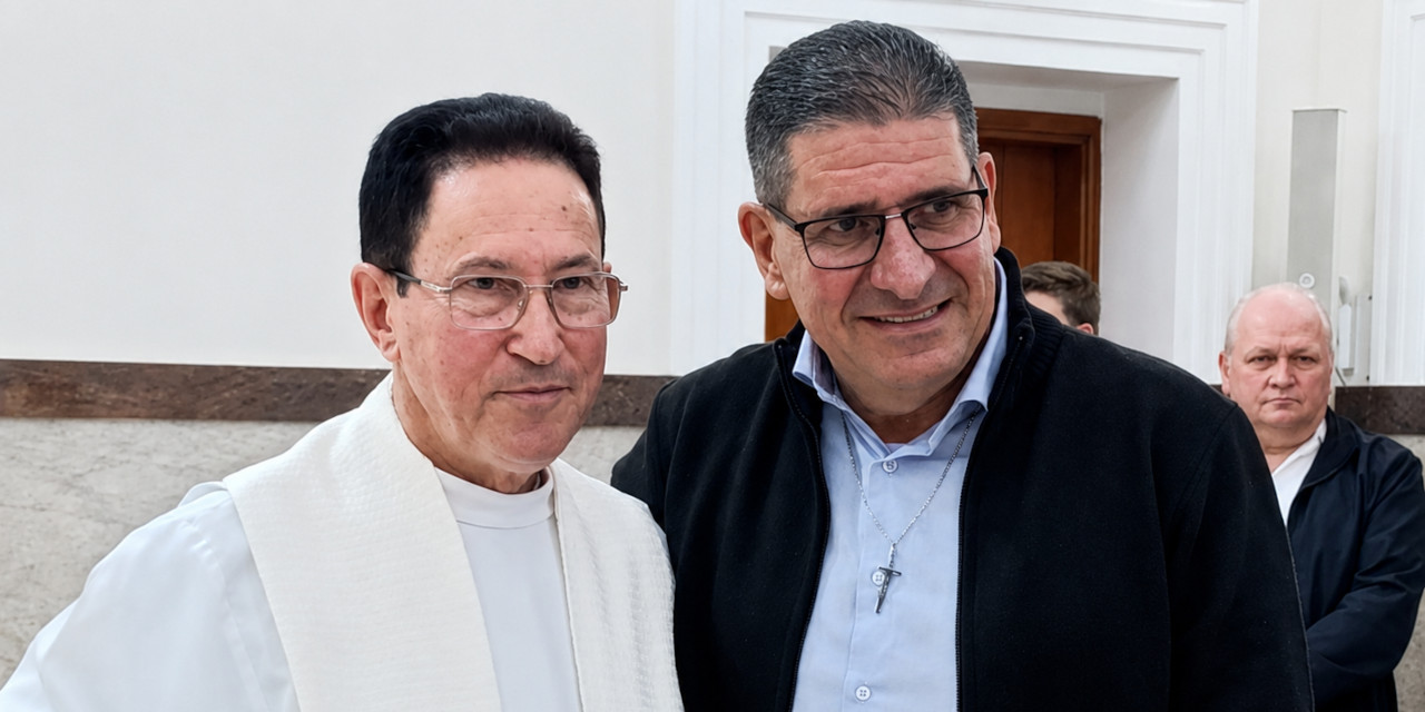 Helder do Táxi homenageia Paróquia Nossa Senhora Aparecida e padre João Luiz Vieira