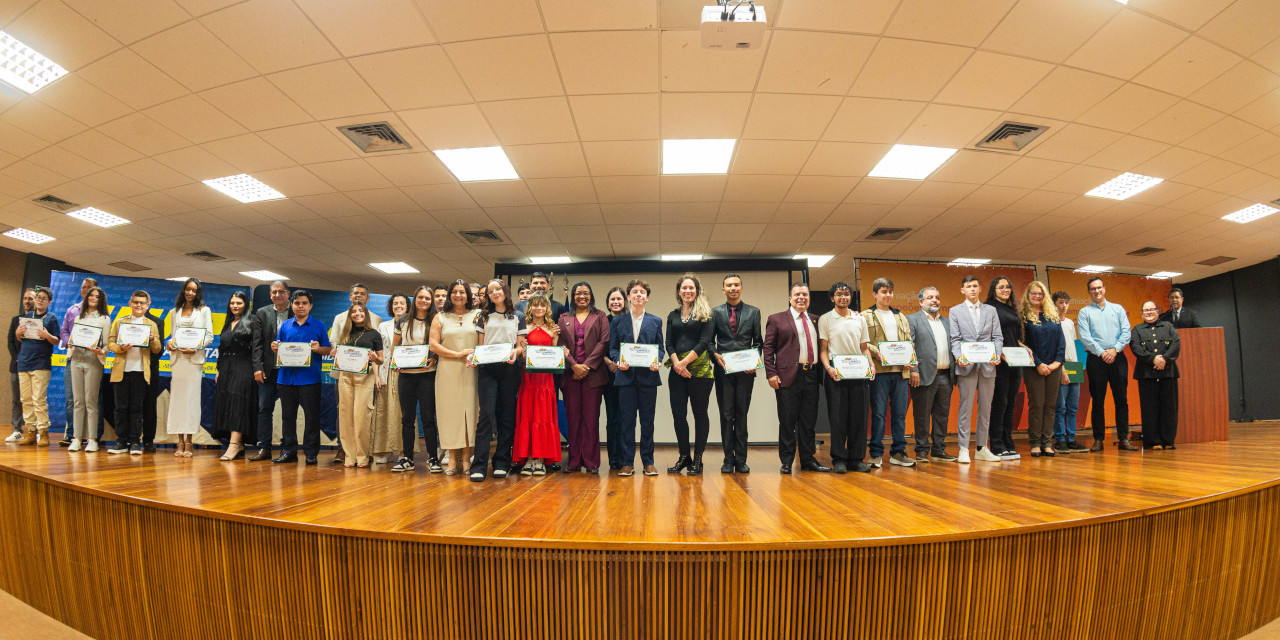 Vereadores Juniores de 2026 tomam posse em cerimônia na UNIP