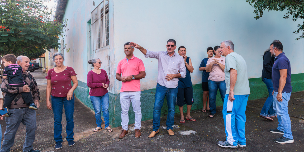 Comissão de Obras vistoria árvores na Vila Queiroz a pedido de moradores