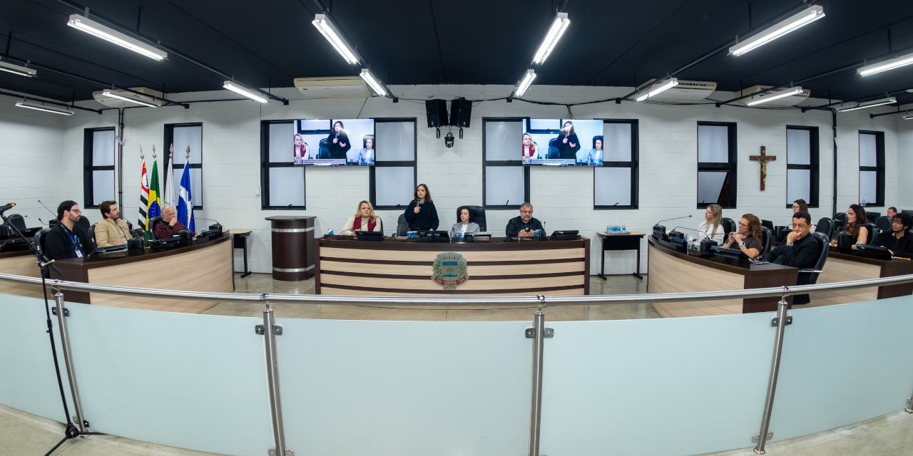 Audiência pública na Câmara discute fechamento de salas de aula pelo Governo do Estado