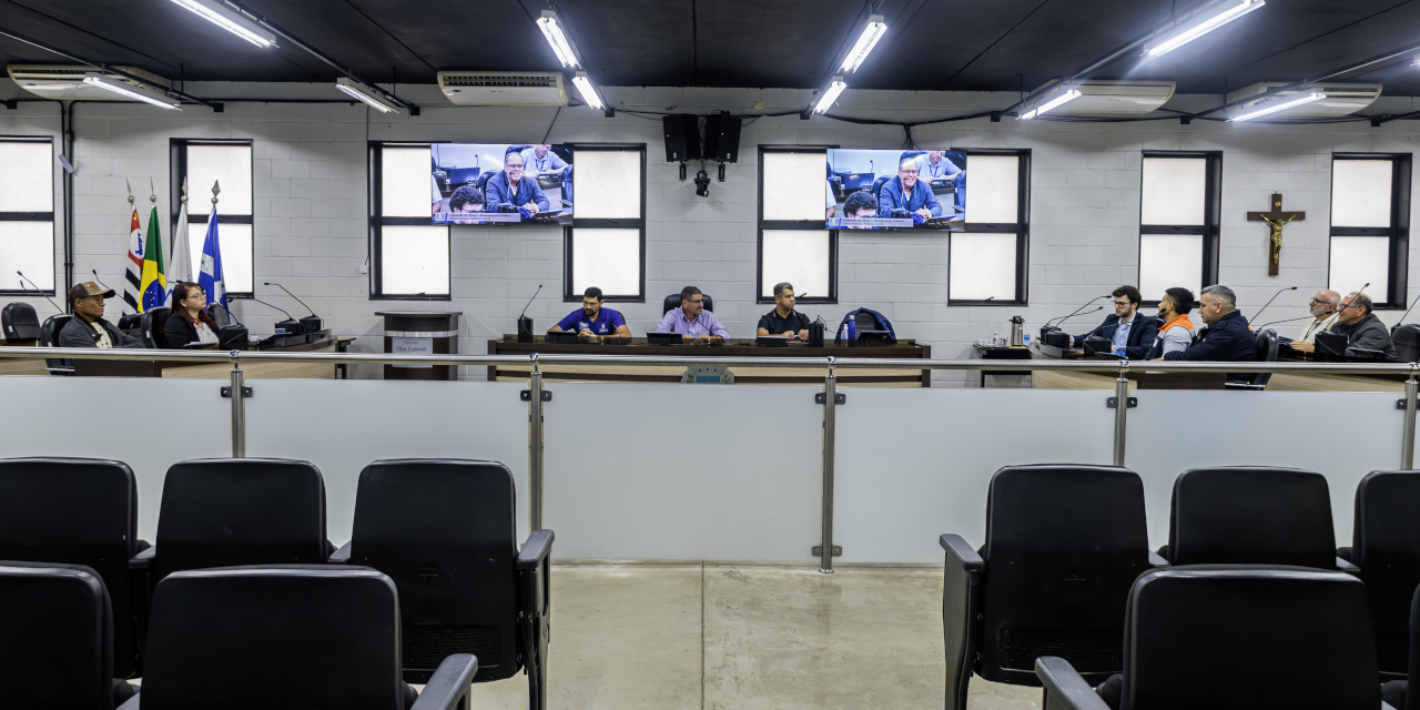Defesa Civil explica laudo de interdição da Emeief Alfredo Stahlberg à Comissão de Obras