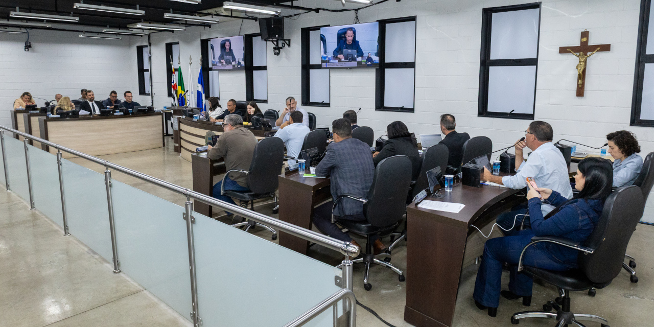 Cinco projetos são aprovados na sessão ordinária e vereadores encaminham 22 requerimentos à Prefeitura